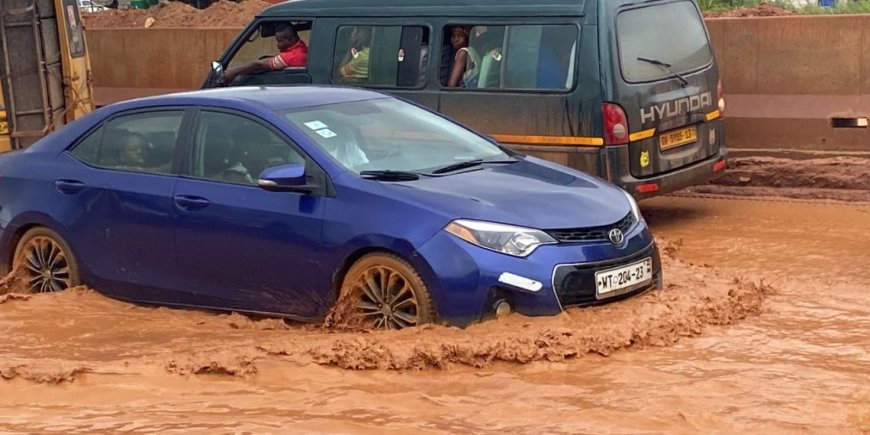 Floods Disrupt Traffic Flow On The Kasoa-Buduburam Stretch