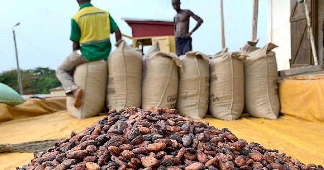 Ghana sells 200,000 tonnes of cocoa with farmer premium