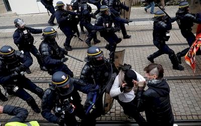 First policeman goes on trial for brutality during Yellow Vest protests