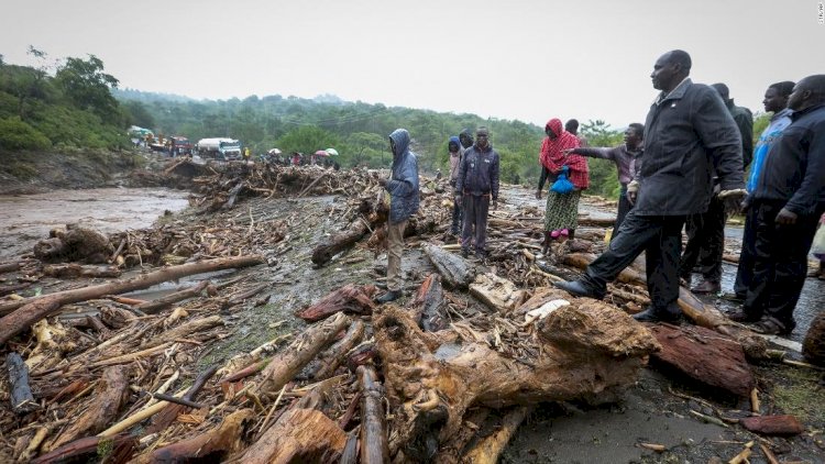 At least seven children among dozens killed in Kenya landslide