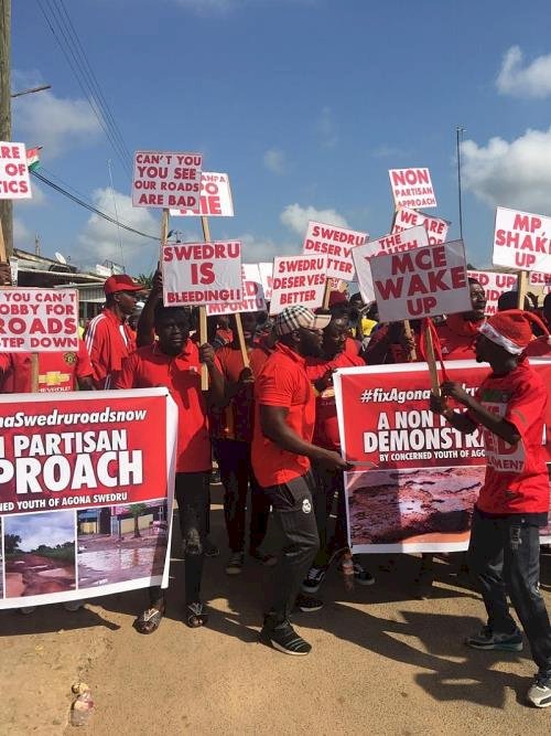 Swedru Youth Demonstrate Again To Demand Continuation Of Mahama Roads