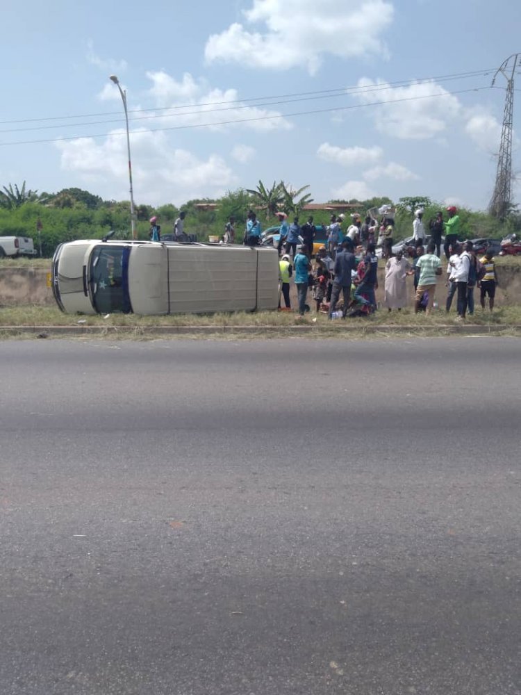 Passenger bus somersaults at Okponglo after failing brake