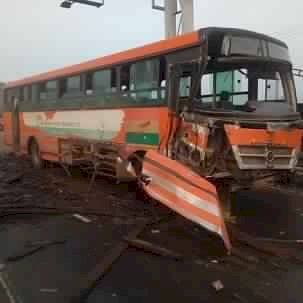 MMT bus brake fails, rams six cars at Ayi-Mensah toll booth