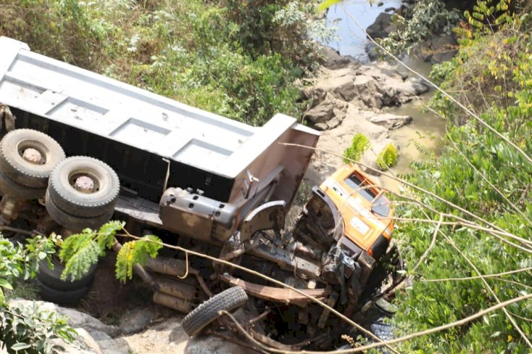 Truck plunges into river on Koforidua-Mamfe road