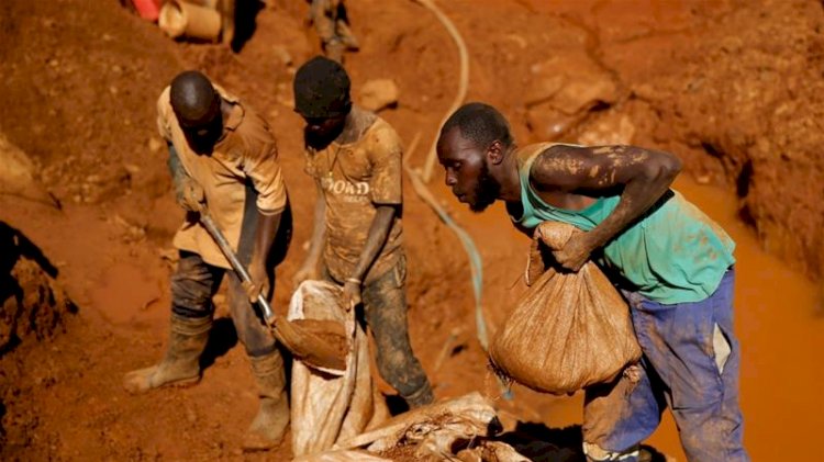 At least 20 people trapped in Zimbabwe mine collapse