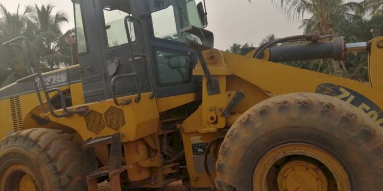 A/R: Three persons ran over by wheel loading machine
