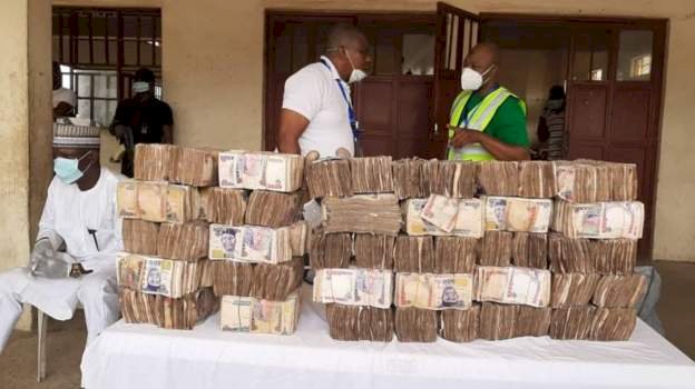 Covid-19: Nigerians get welfare payments during lockdown
