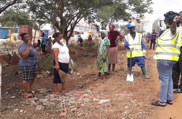 Accra-Tema Motorway Undergoes Cleaning