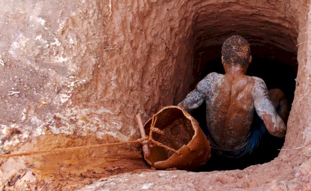 Galamsey pit caves in at Akyem Mampong; One dead