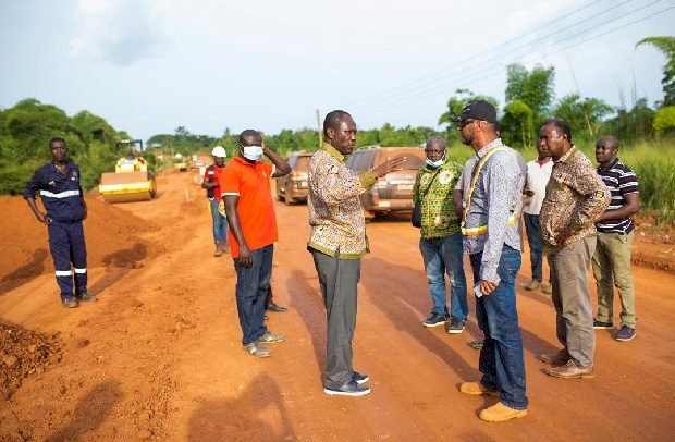 COCOBOD Boss Inspects Cocoa Road Project