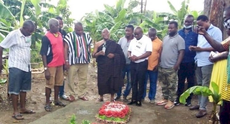 Chief Offer Prayers For Mahama At Cemetery