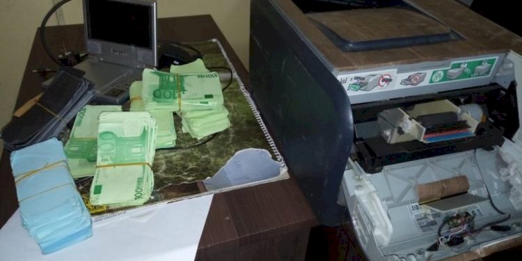 Two persons arrested for printing fake currency bills