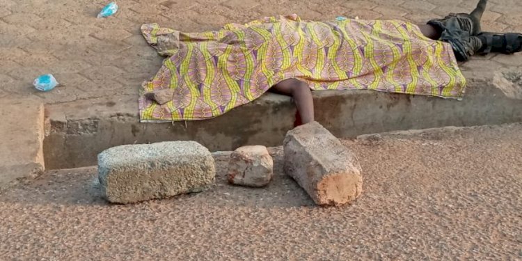 Tema: Man Stoned To Death For Stealing A Cat