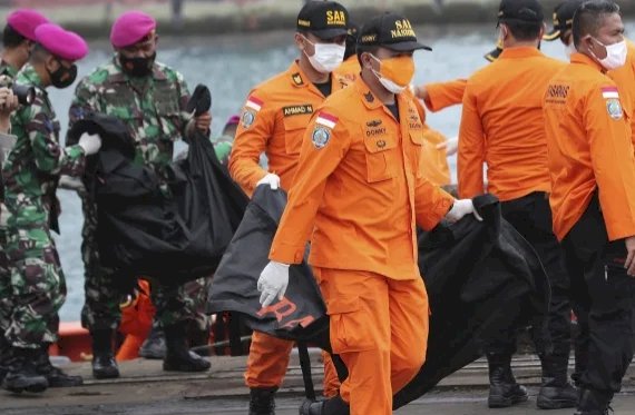 Indonesia: Searchers Locate Black Box Recorders In Crashed Plane