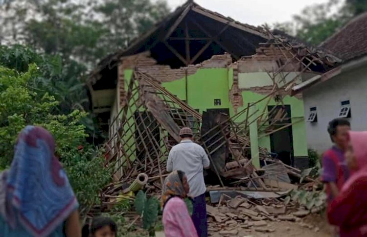 Deadly Earthquake Rocks Indonesia’s Java, No Tsunami Warning