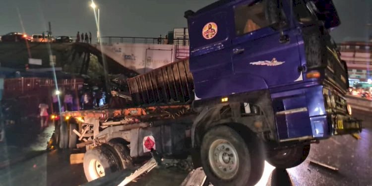 Cargo Truck Skids Off Flyover At Nkrumah Circle Interchange