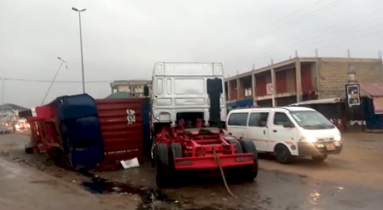 Massive Traffic As Articulated Truck Skids Off On Ablekuma Highway