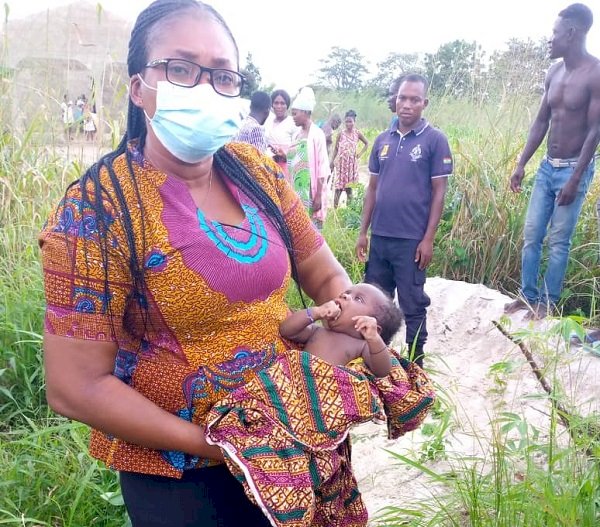 V/R: Police Rescue 1 Month Baby Dumped In A Farm At Akatsi