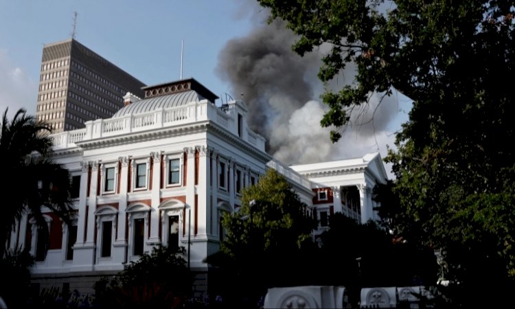 South Africa: Parliament Building Catches Fire In Cape Town