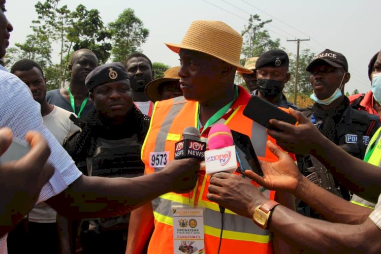 E/R: MCE Leads Armed Police, Farmers Against Cattle, Herdsmen Invasion At Abuakwa North.