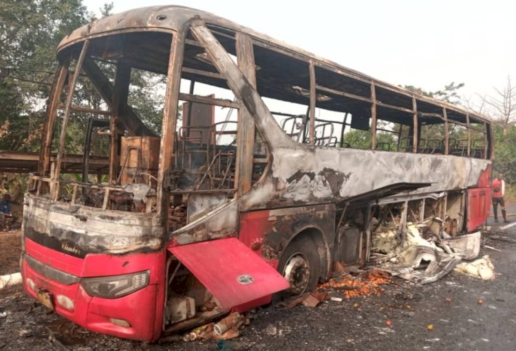 E/R: Moving Bus With Passengers Onboard Catches Fire