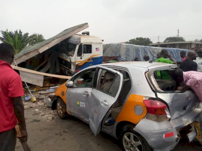 E/R: Four Persons Feared Dead As Truck Fails Brake