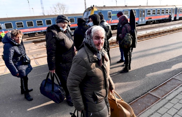Photos: Ukrainians Flee To Borders En Masse