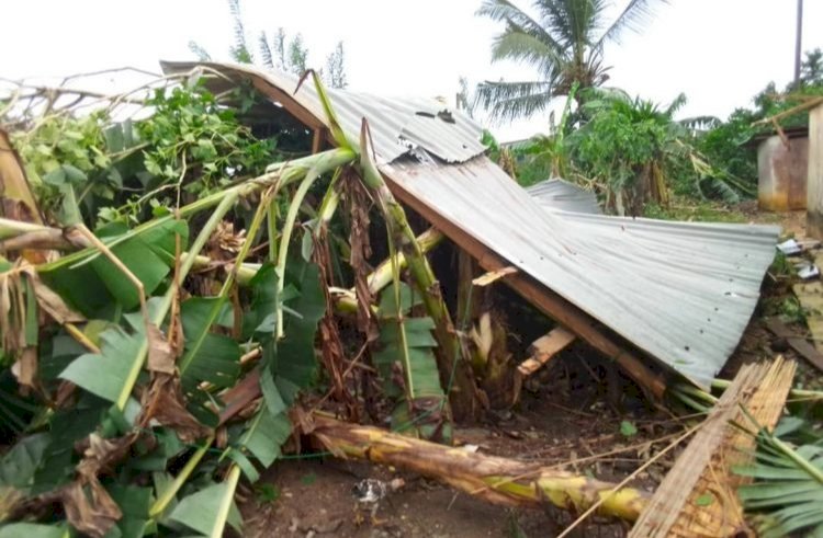 Rainstorm Hits Wassa Dompim, Leaves Over 100 Houses Roofless