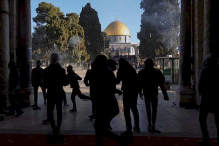 Israeli Forces Raid Al-Aqsa Mosque, Over 60 Palestinians Injured