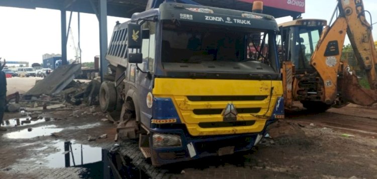 Two Persons Injured After Truck Crashes Into Toll Booth At Tema