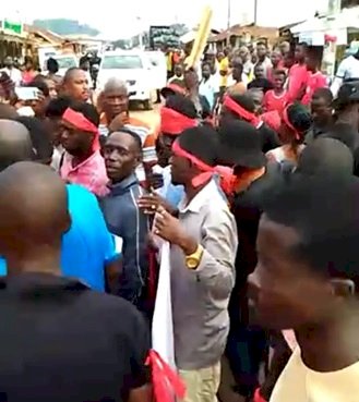 Youth Chase Barekese Chief From Palace