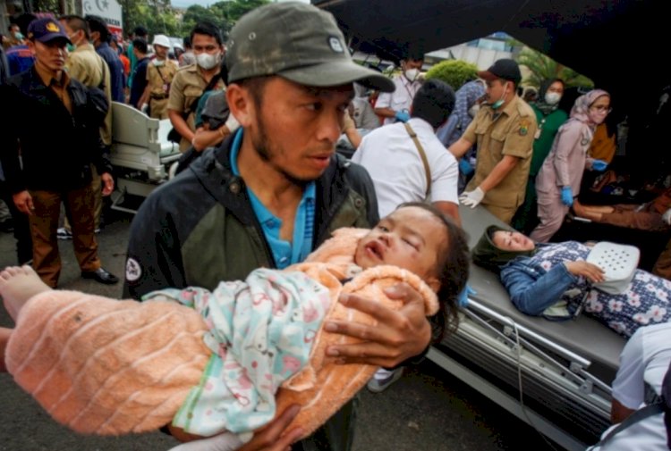 Indonesian Rescue Workers Race To Find Survivors After Java Quake