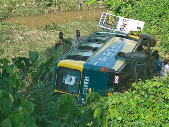 14 Pupils Receiving Treatment After School Bus Somersaults, Falls Into A Ditch