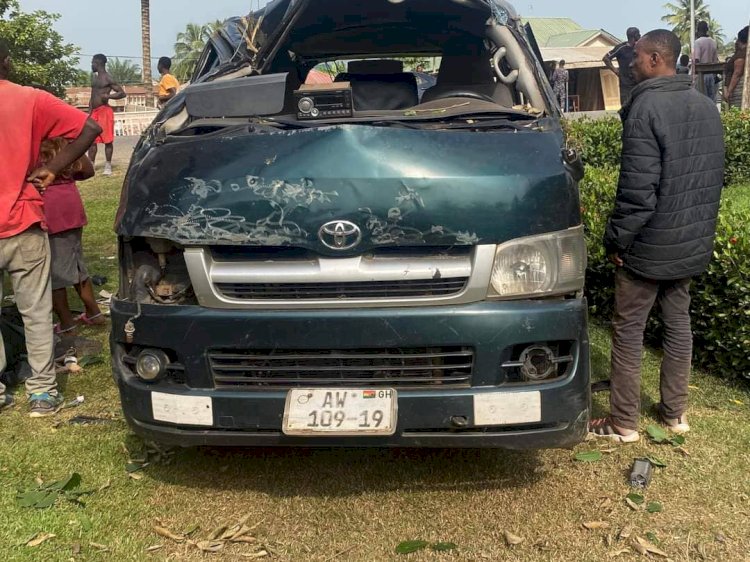 Bus Carrying Passengers Crashes, Many Injured