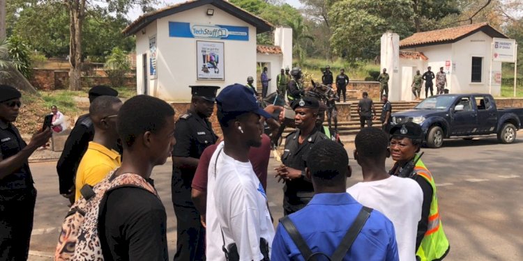 Heavy Security Presence At UG Over Outside Residential Policy