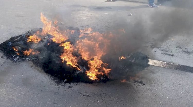 Protesters Set Bonfire On Lagos-Abeokuta Expressway Over Naira Scarcity