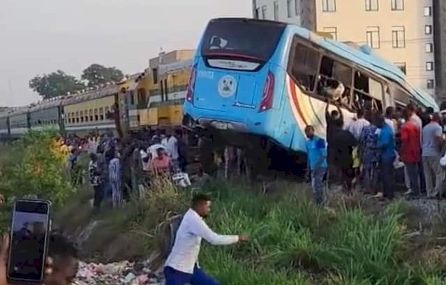 6 Persons Confirmed Dead After Bus And Train Collision In Nigeria